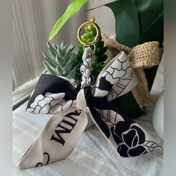 Large Silk Bowknot Keychain/Bagcharm - Picture 4 of 4